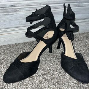 Gorgeous black ankle strap heels 👠